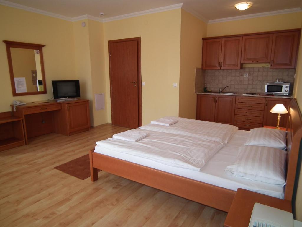 Hotel Jarja Hajdúszoboszló الغرفة الصورة