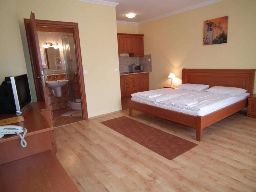 Hotel Jarja Hajdúszoboszló الغرفة الصورة