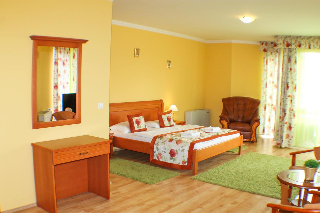 Hotel Jarja Hajdúszoboszló المظهر الخارجي الصورة