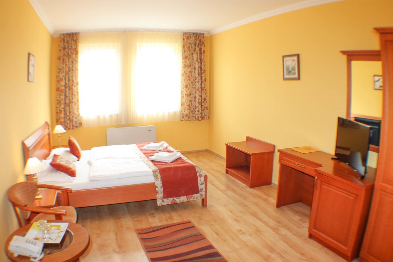 Hotel Jarja Hajdúszoboszló المظهر الخارجي الصورة