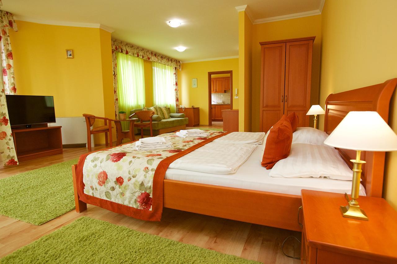 Hotel Jarja Hajdúszoboszló المظهر الخارجي الصورة